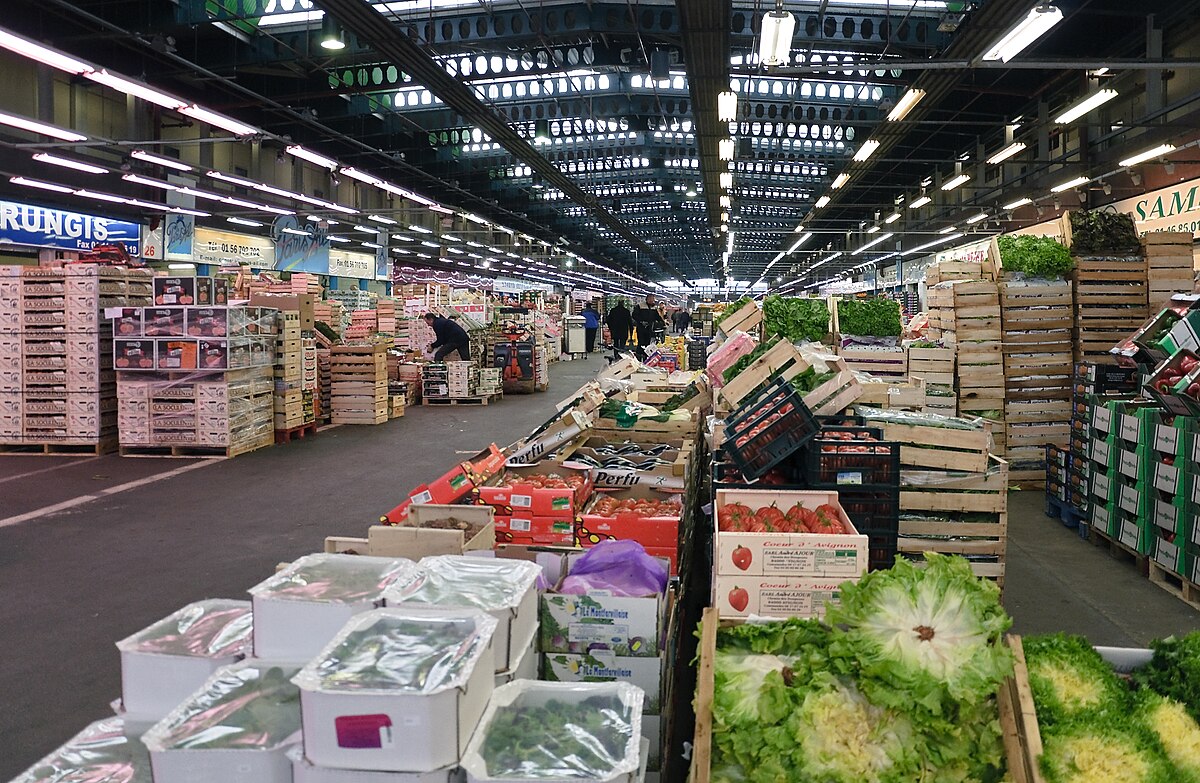 Secteur des fuits et legumes du marche international de Rungis, France